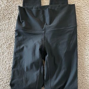 Lululemon Mapped Out High Rise Tight 28"
Women's Size 4 Black Black Senseknit